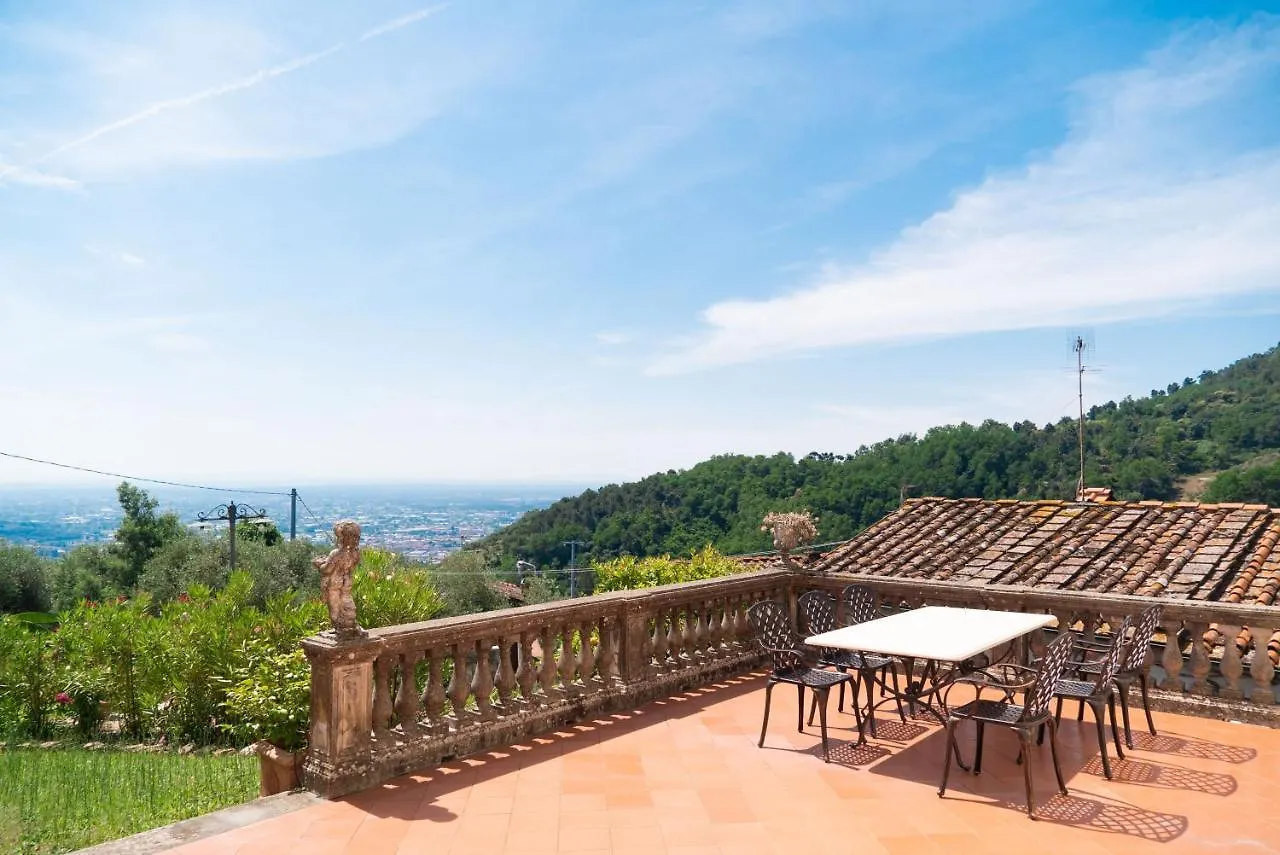 Villa Castel Del Monte Pescia Italia