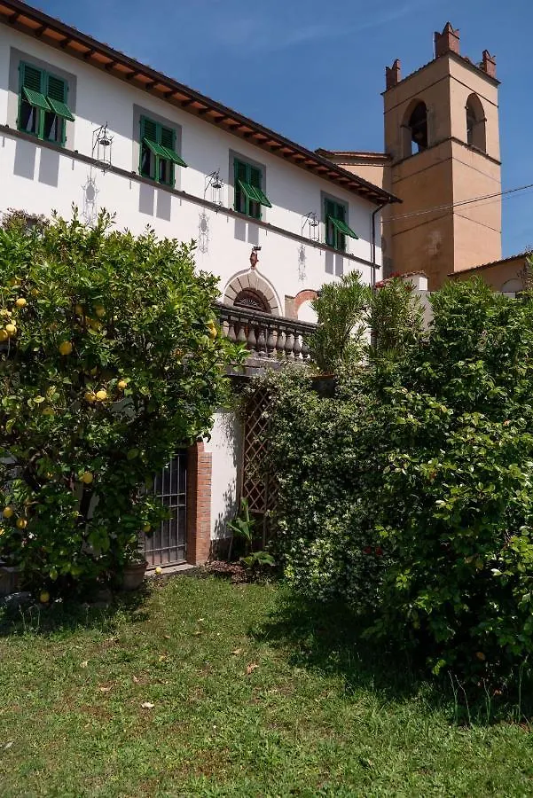 Villa Castel Del Monte Pescia 0*,  Italia