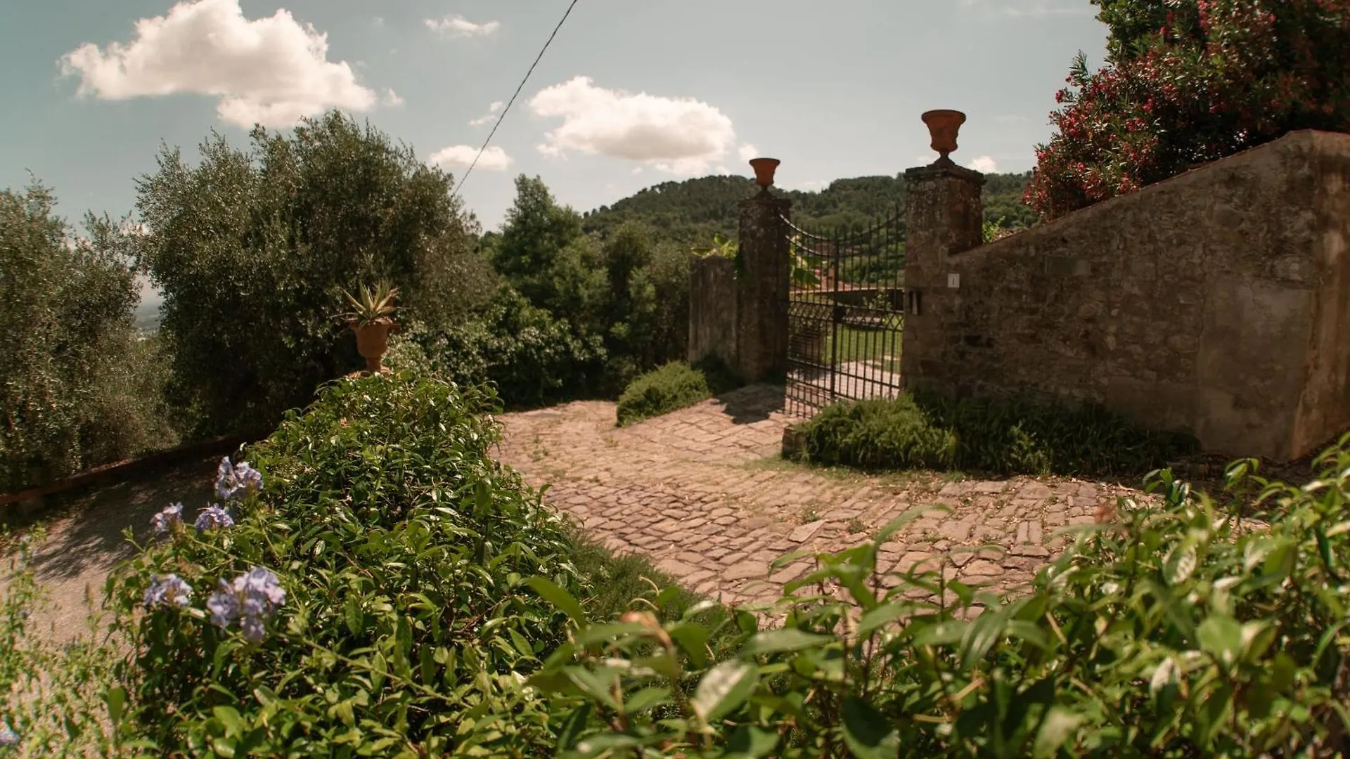 Villa Castel Del Monte Pescia 0*,